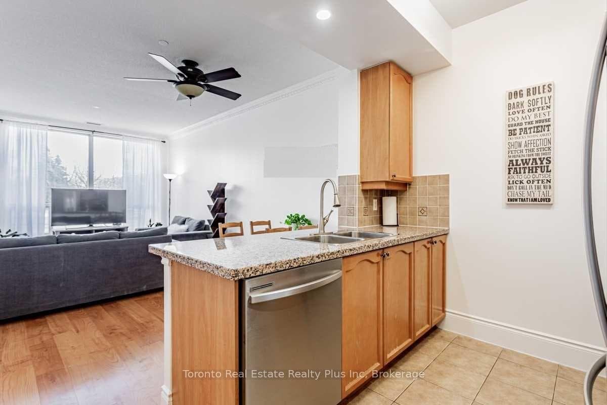 10 Northtown Way Unit 102 photo 4