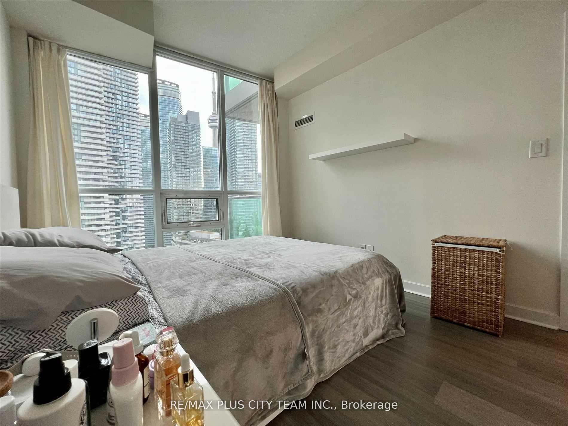 33 Bay Street Unit 2501 photo 12
