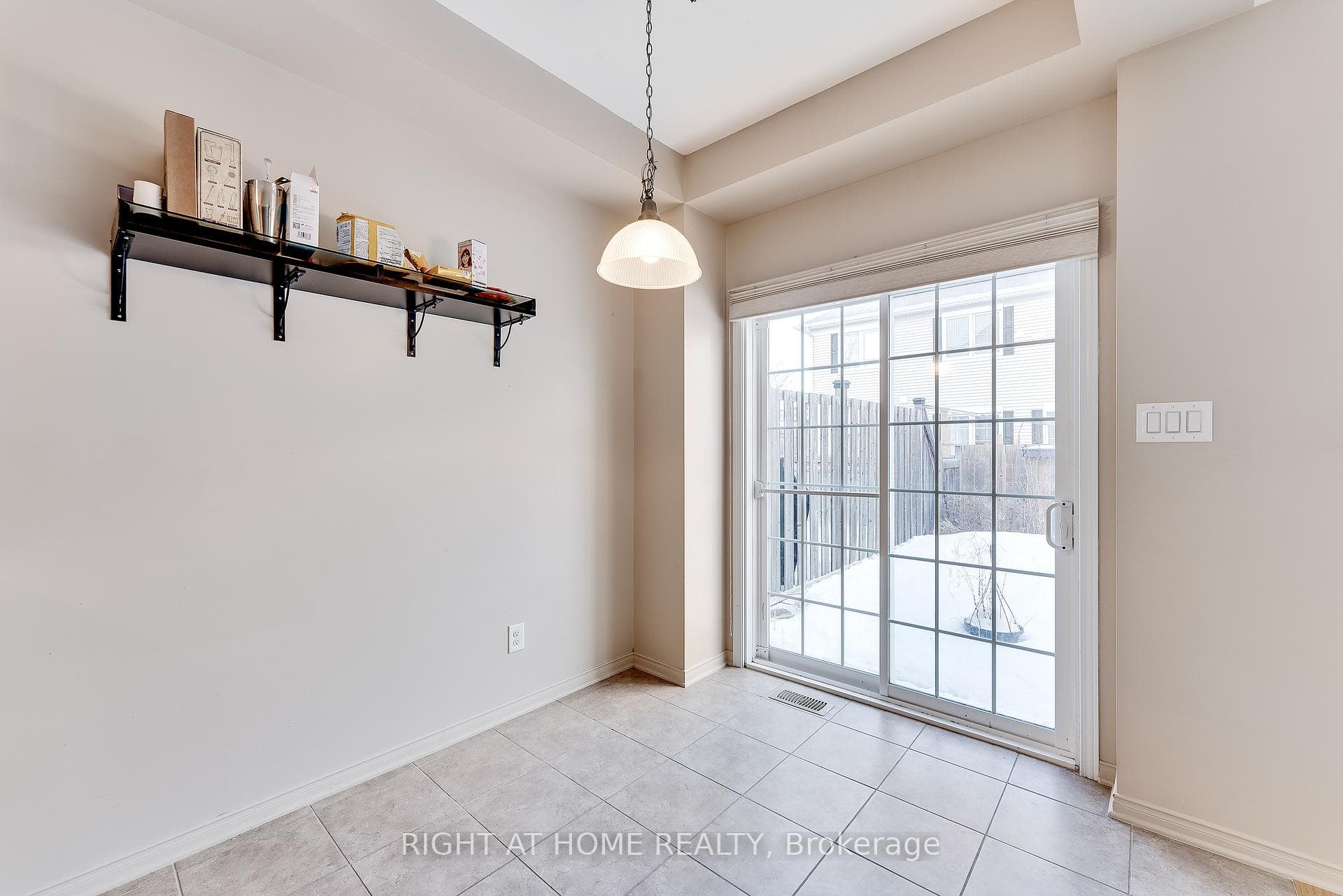 549 Ashbourne Crescent photo 17