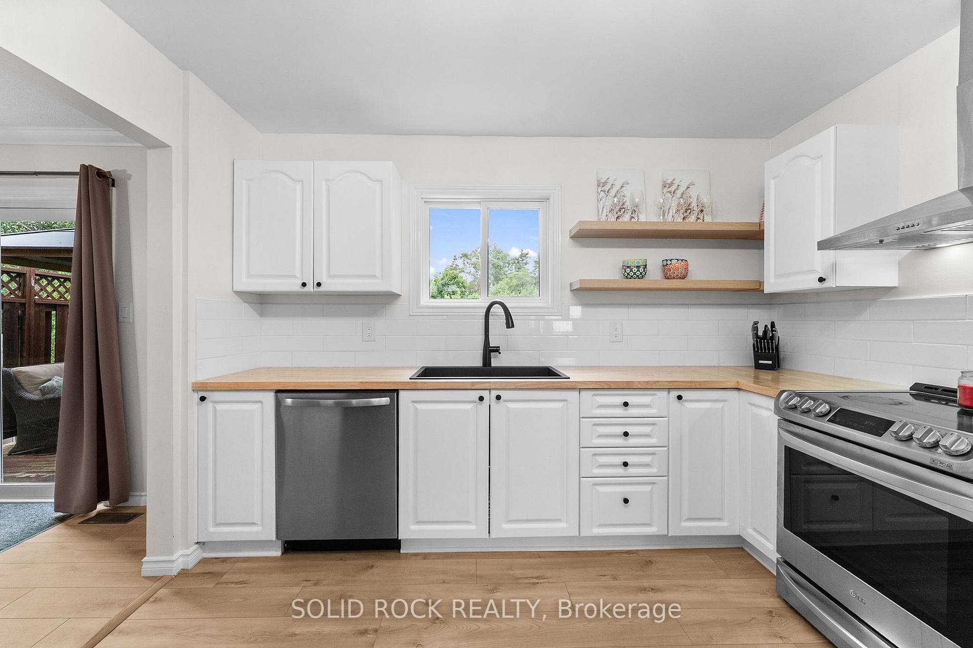 708 Mckenzie Avenue photo 19
