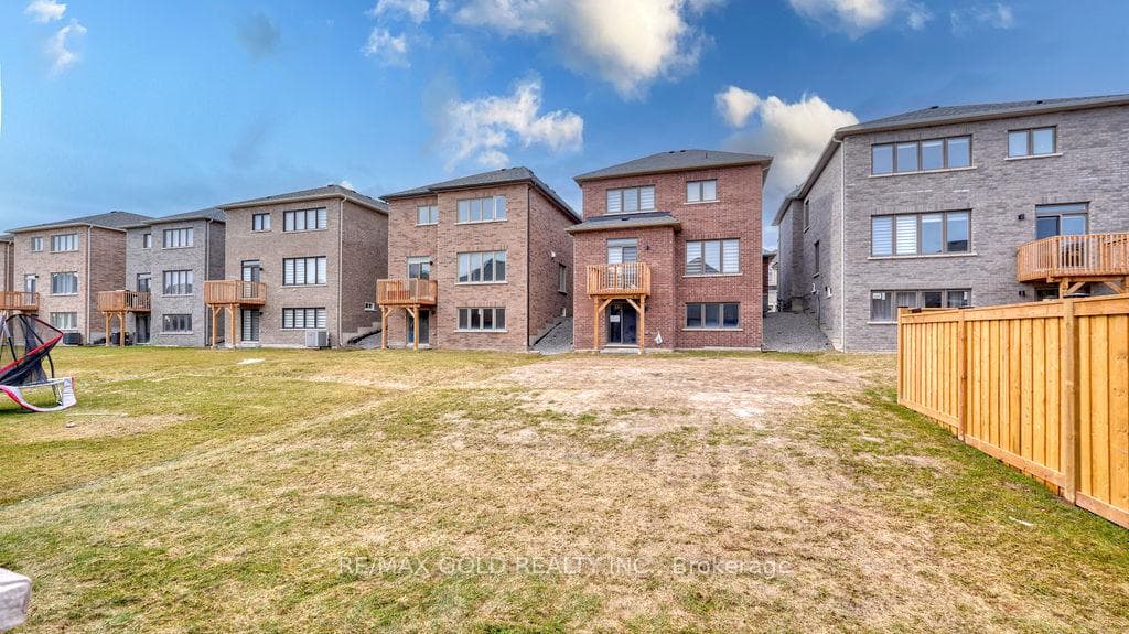 74 Northrop Avenue photo 38