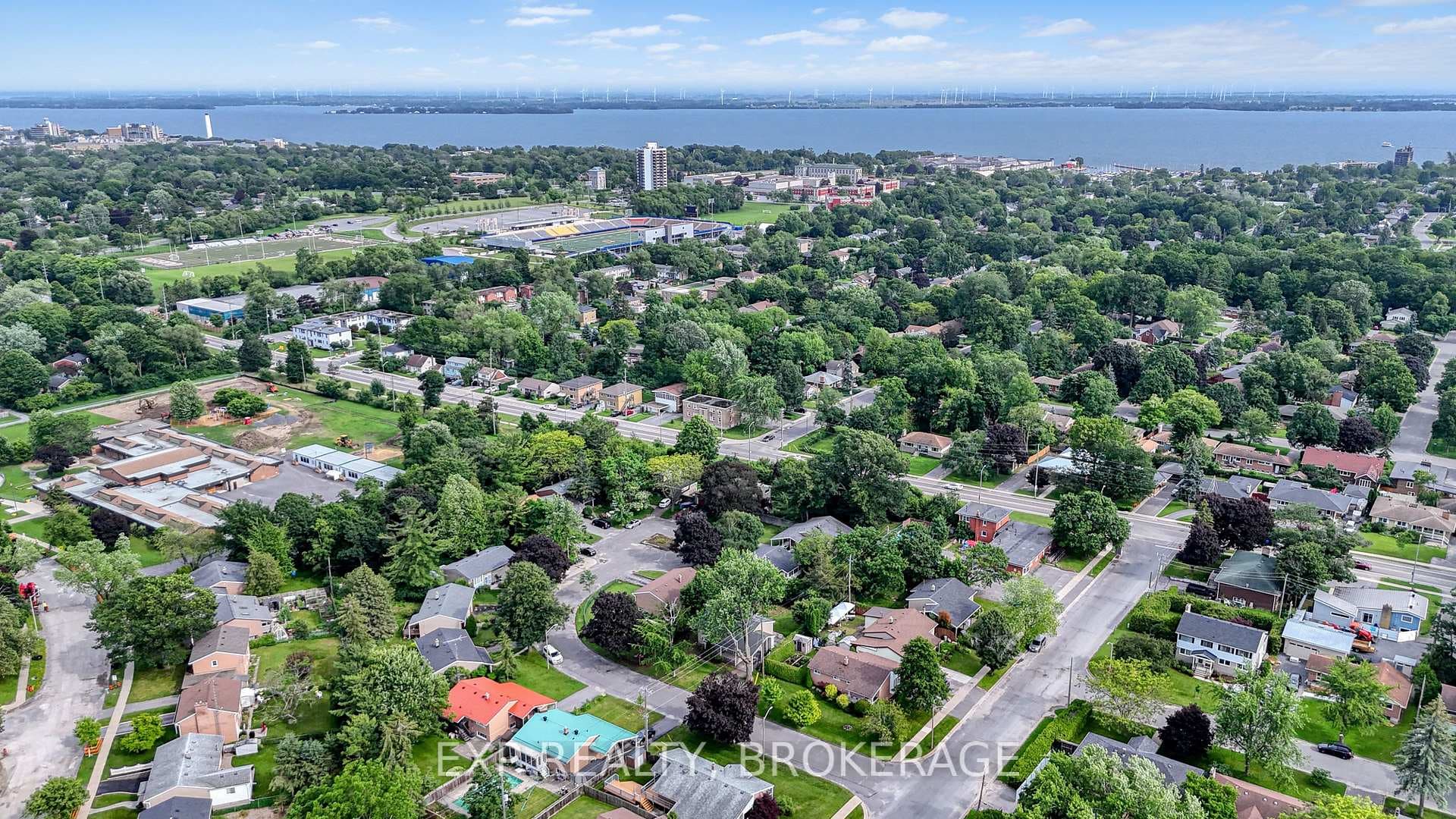 11 PEMBER Place photo 32