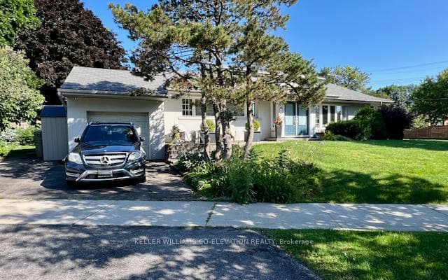20 Hedges Boulevard photo 1