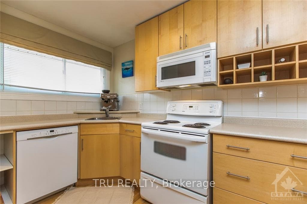 1337 Bloomsbury Crescent Unit A photo 10