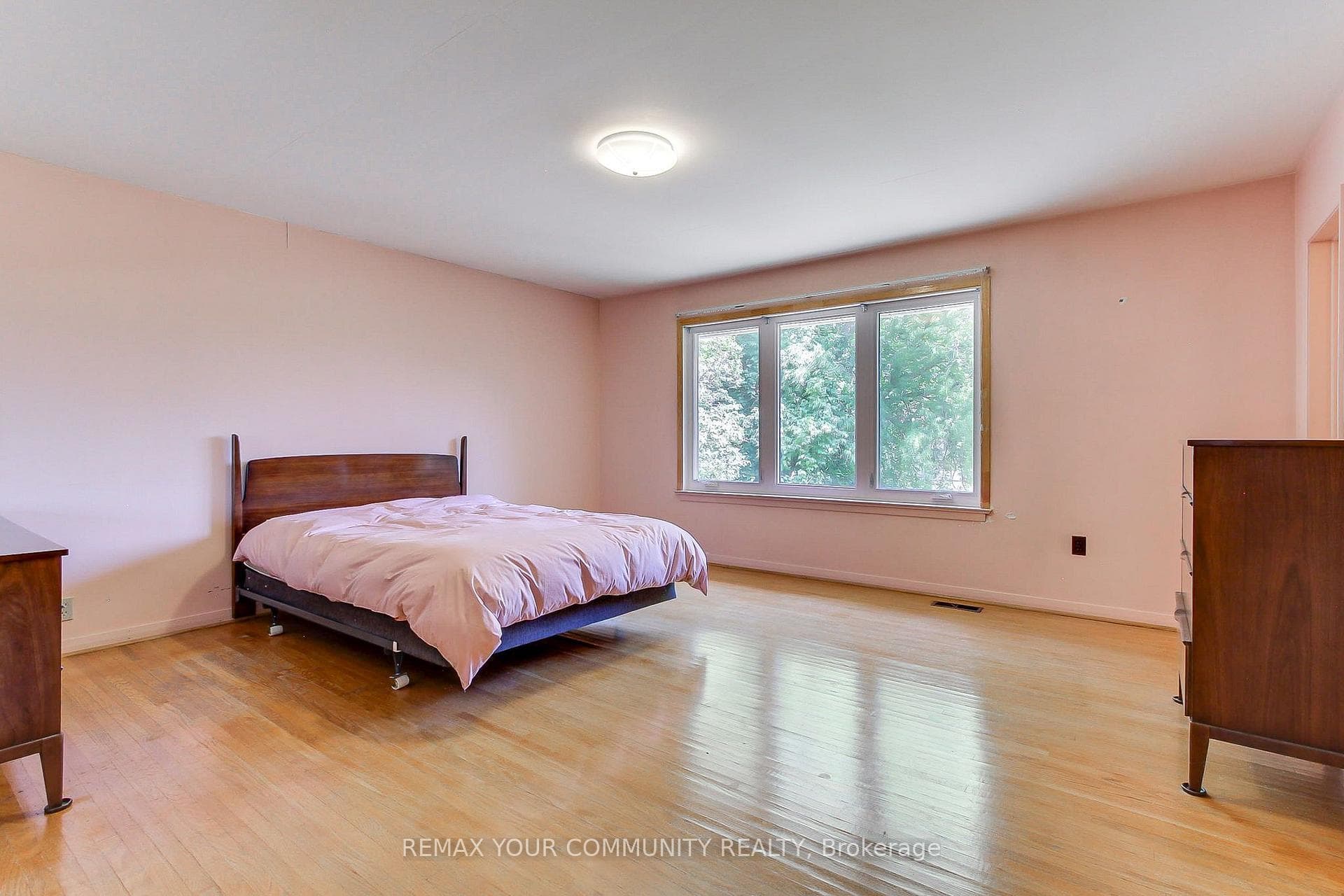 9947 Woodbine Avenue photo 19