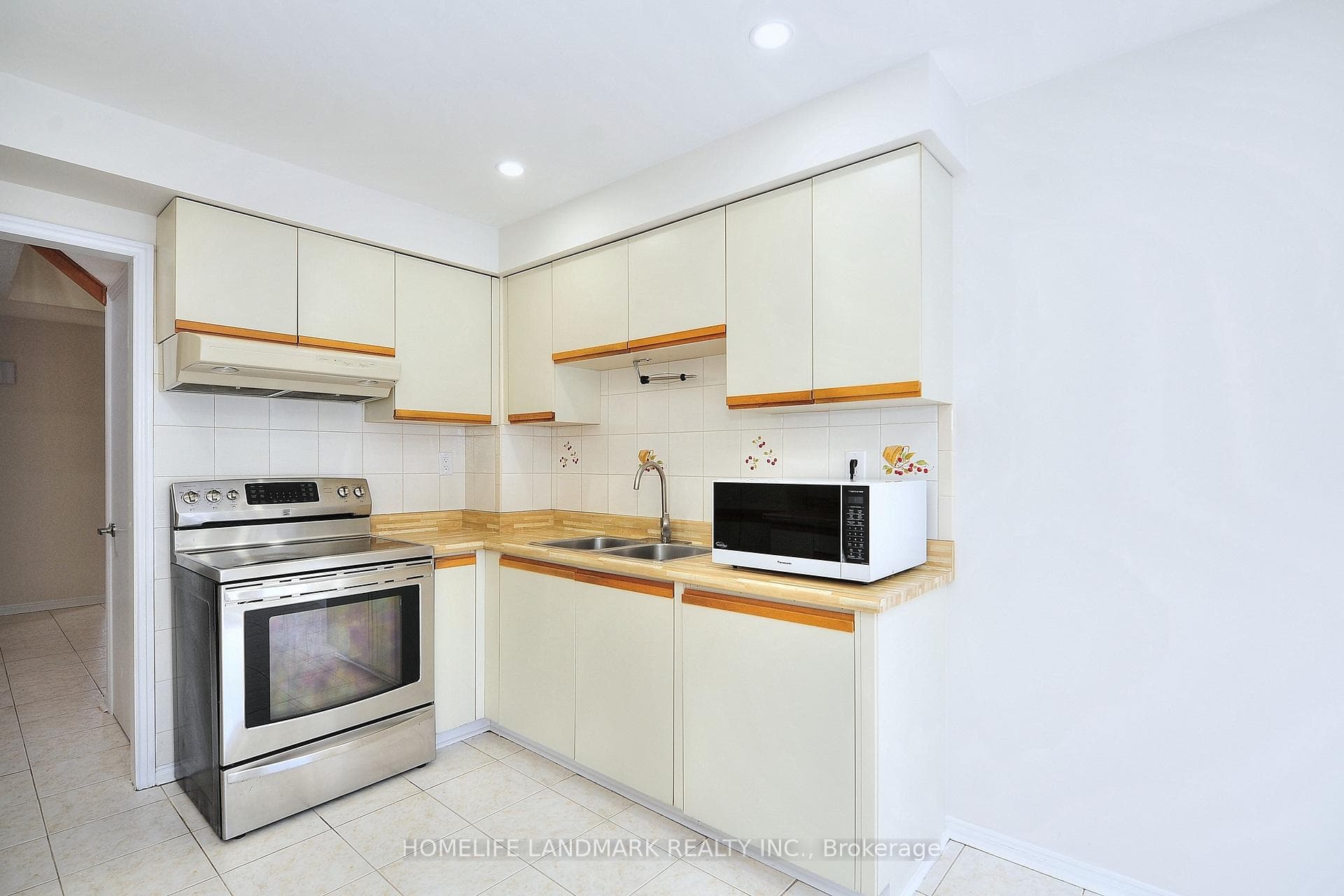 64 Danjohn Crescent photo 19