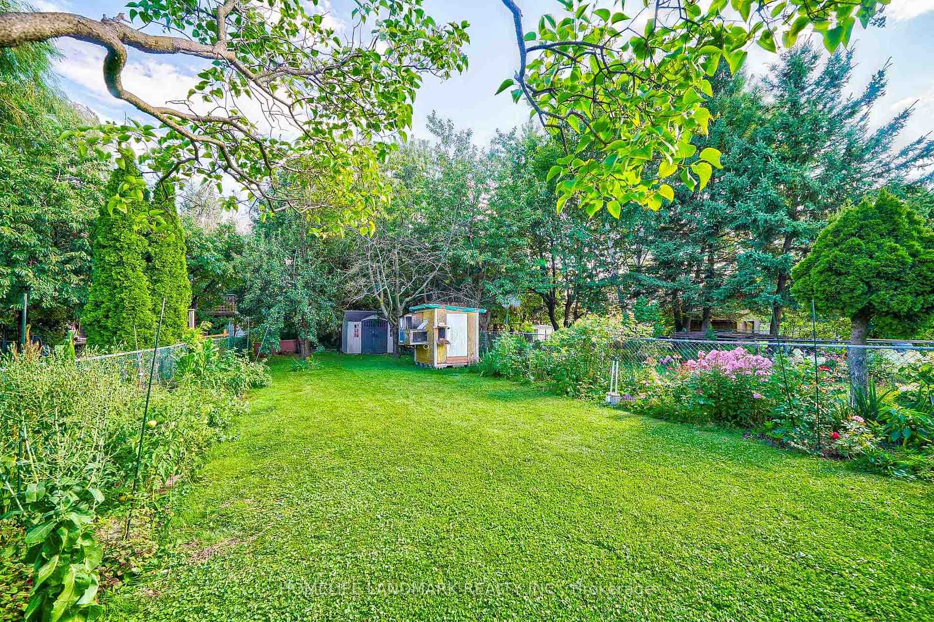 209 Invergordon Avenue photo 30