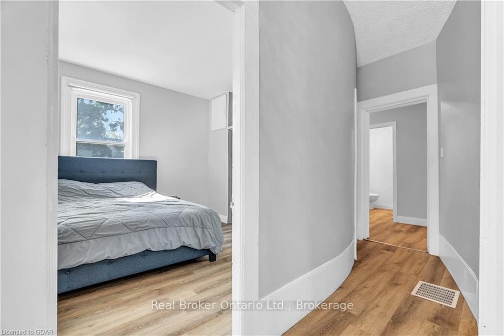 17 KING Street photo 16