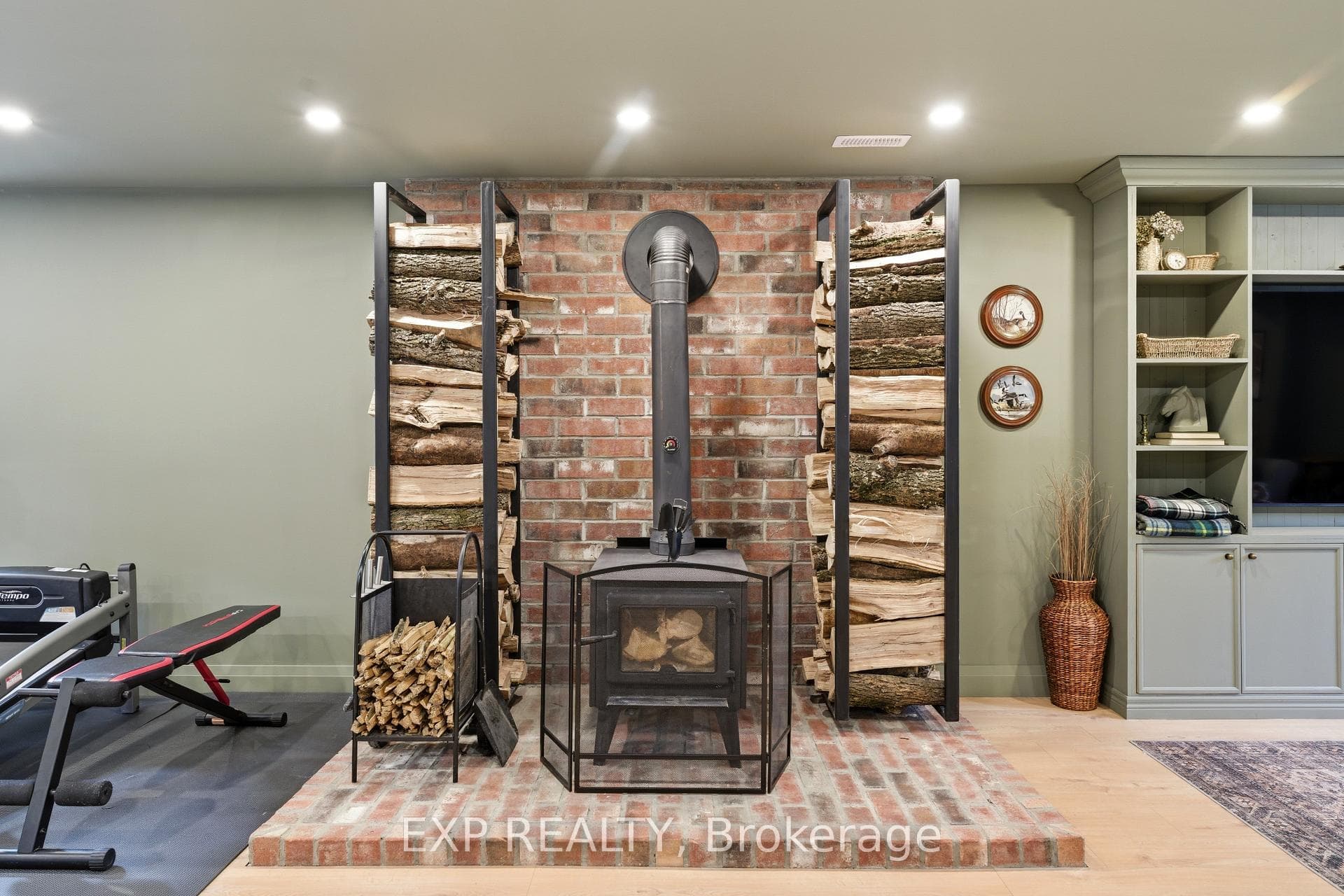 11 Lipson Avenue photo 40