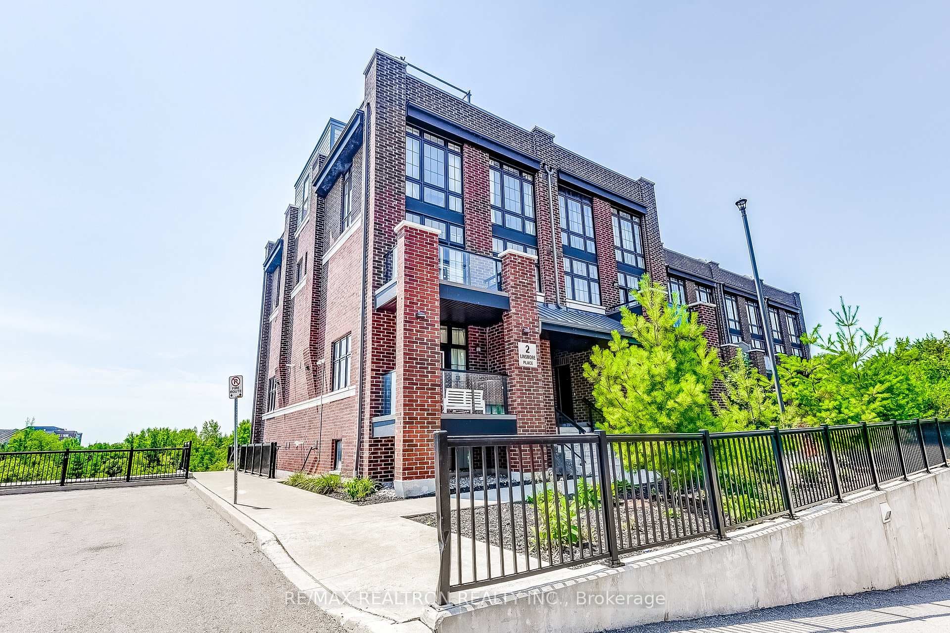 2 Linsmore Place Unit 310 photo 5