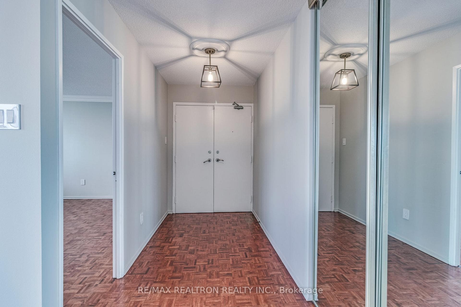 22 Shallmar Boulevard Unit Ph 1 photo 4