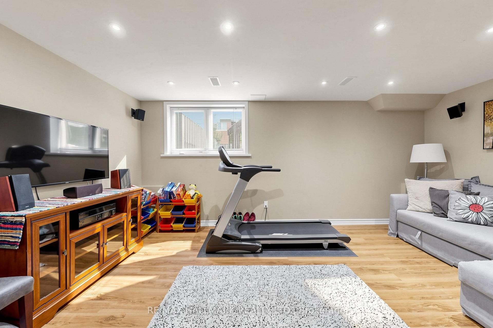 5 Bearings Avenue photo 35