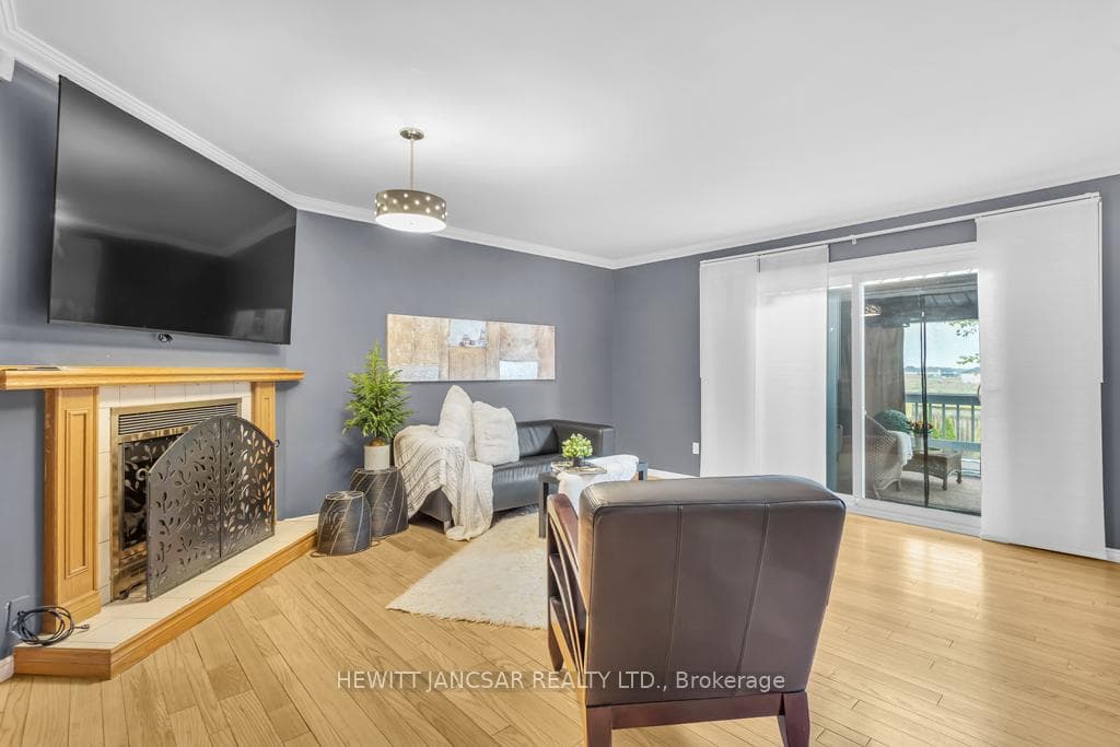 123 John Davies Drive photo 1