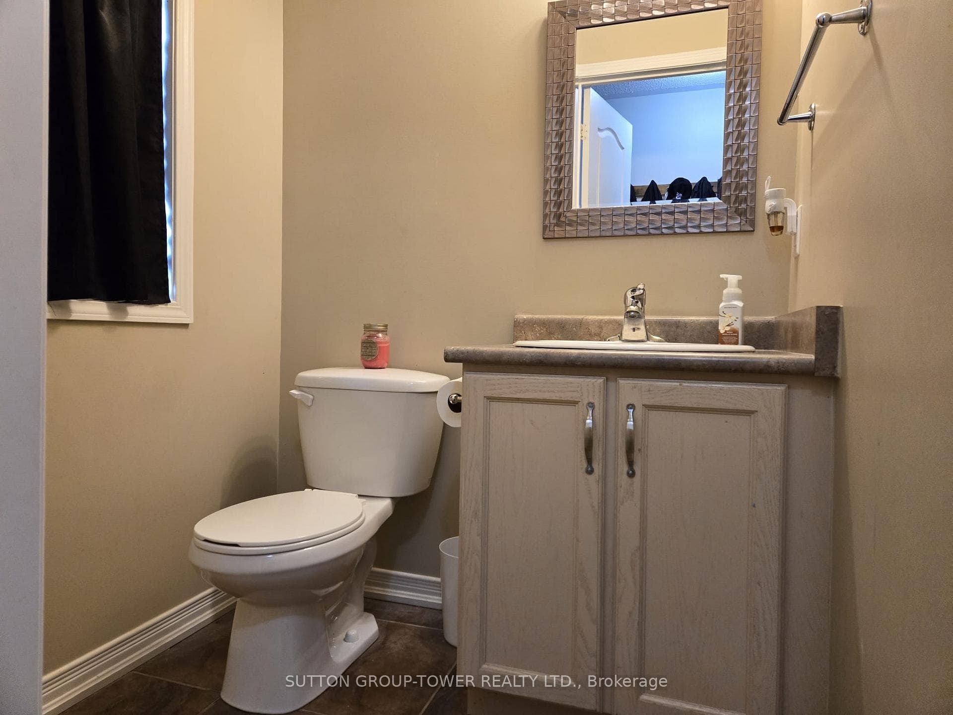 50 Armstrong Crescent photo 7