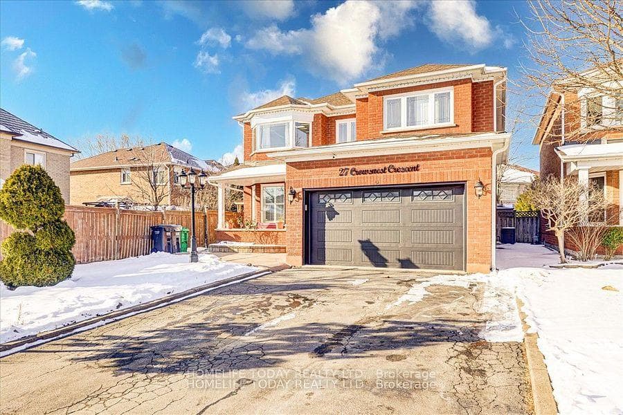 27 Crowsnest Crescent photo 2