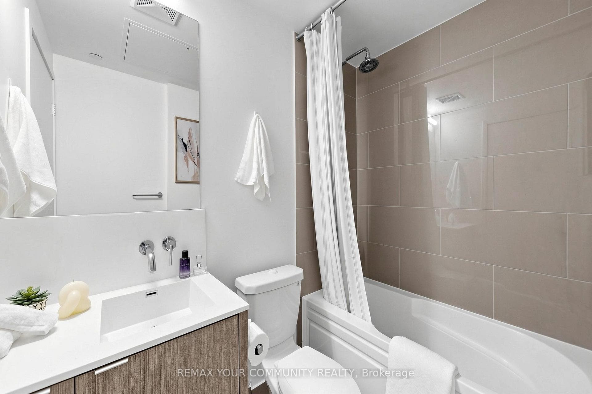 88 Harbour Street Unit 3702 photo 27
