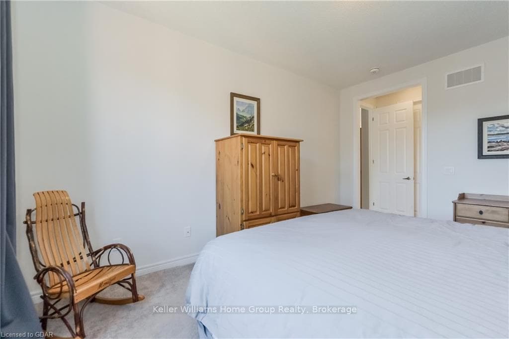 19 MIDDLETON Avenue photo 24