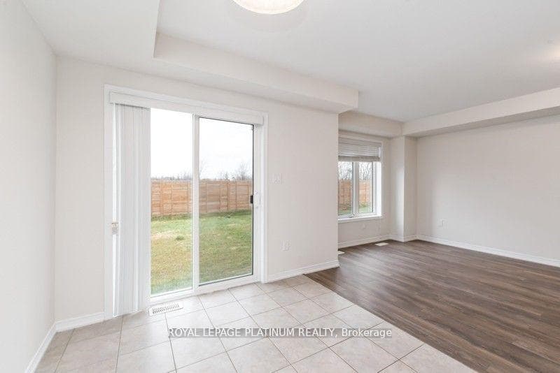 146 Esther Crescent photo 16