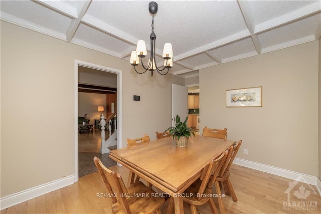 8 CARR Crescent photo 9