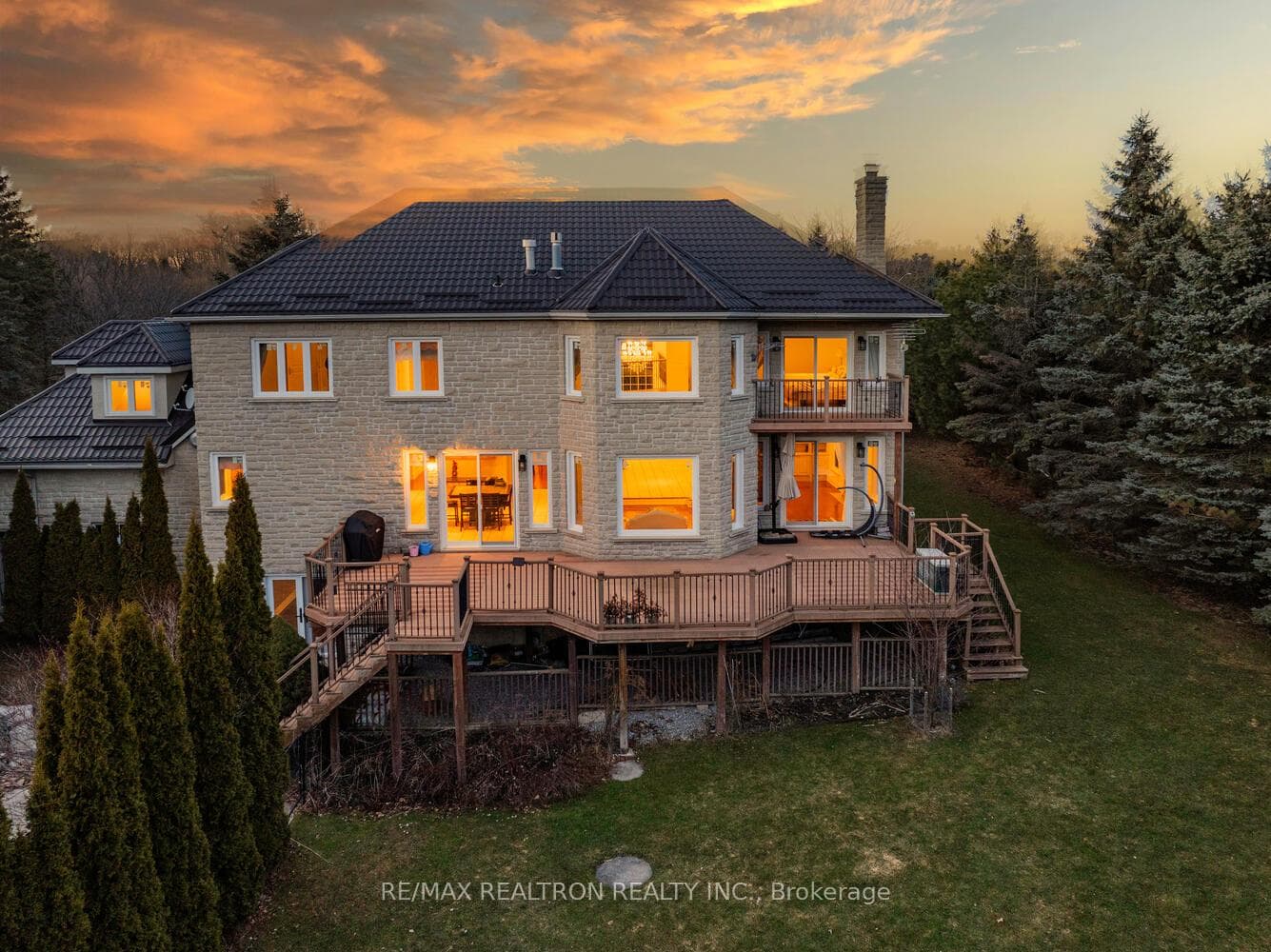 7 Urquhart Court photo 32