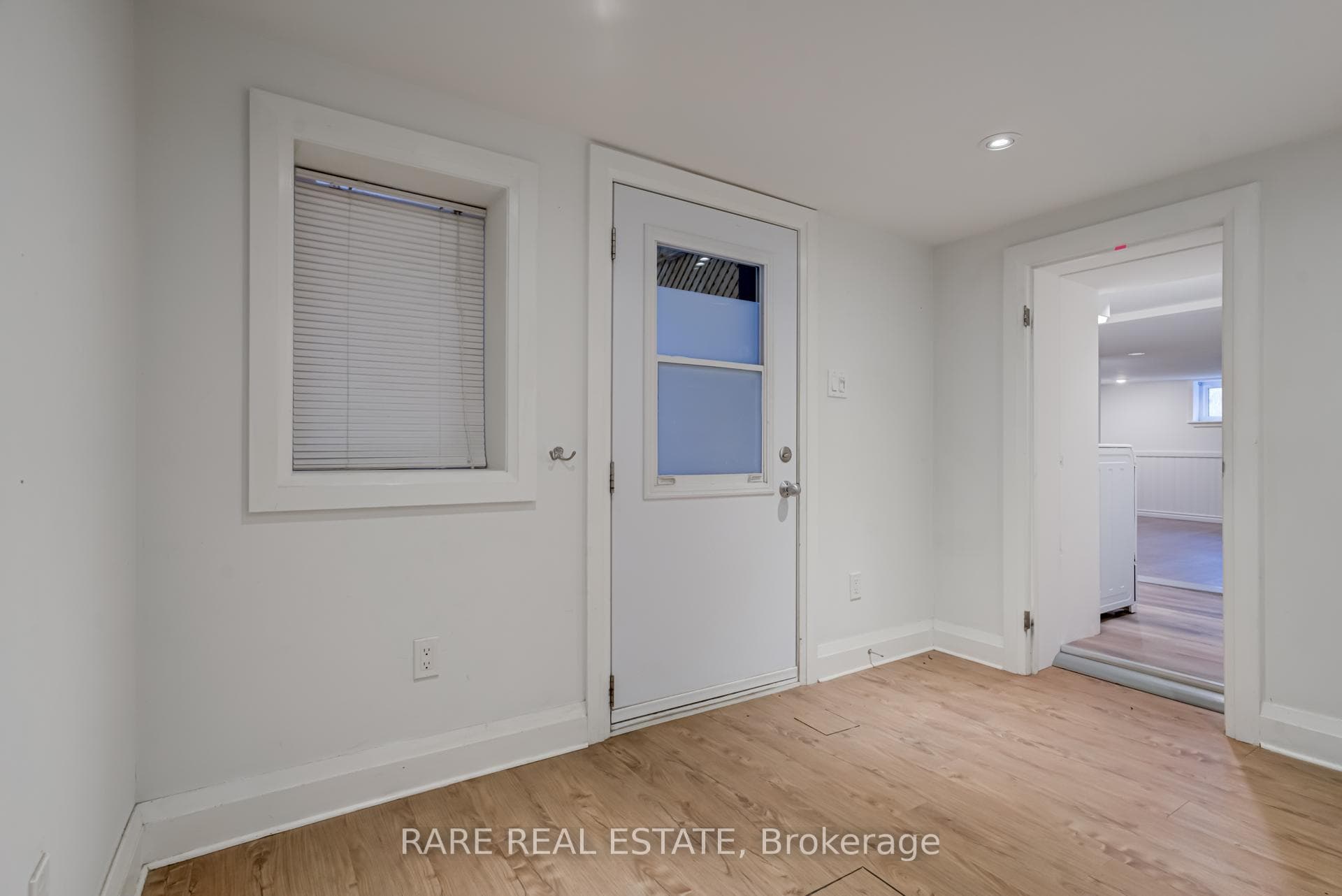 897 Manning Avenue photo 2