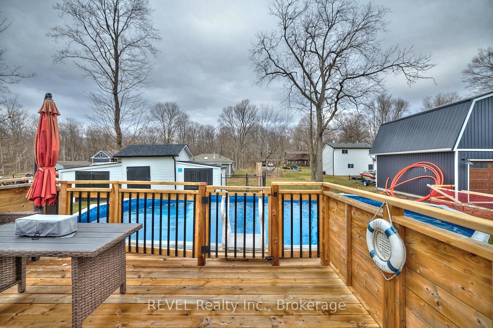 4875 Mapleview Crescent photo 12