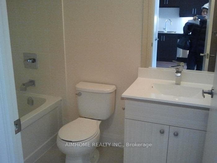 68 Canterbury Place Unit 806 photo 12