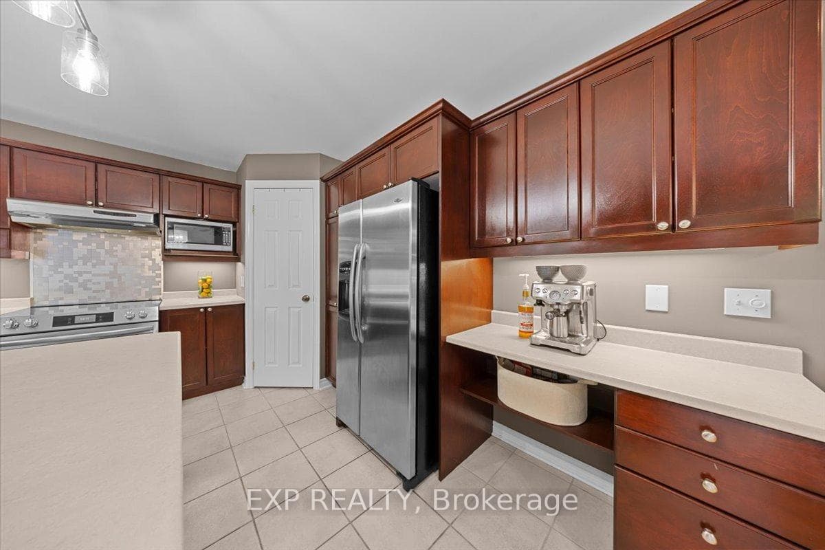 2670 Pierrette Drive photo 10