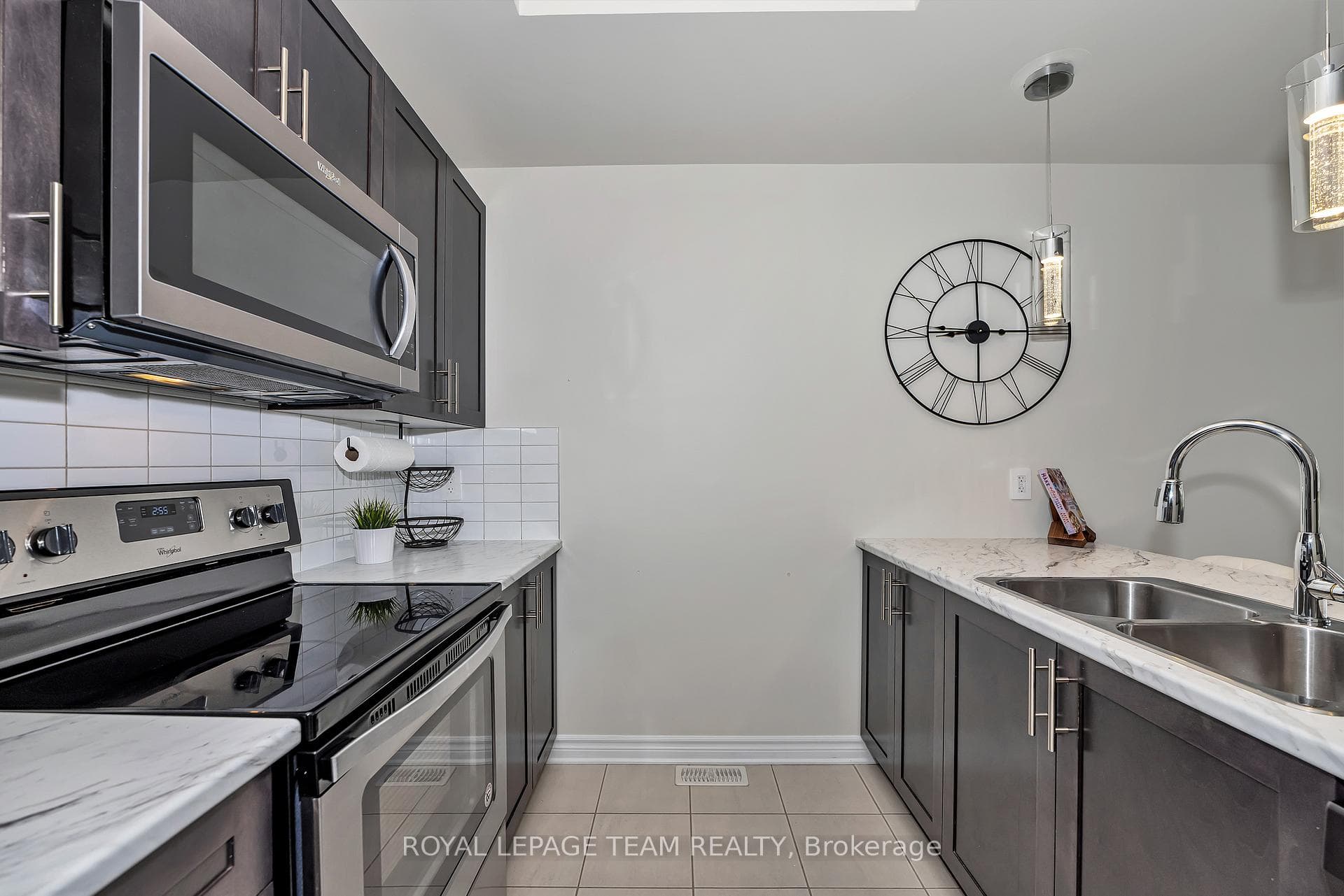 887 Kilbirnie Drive photo 9