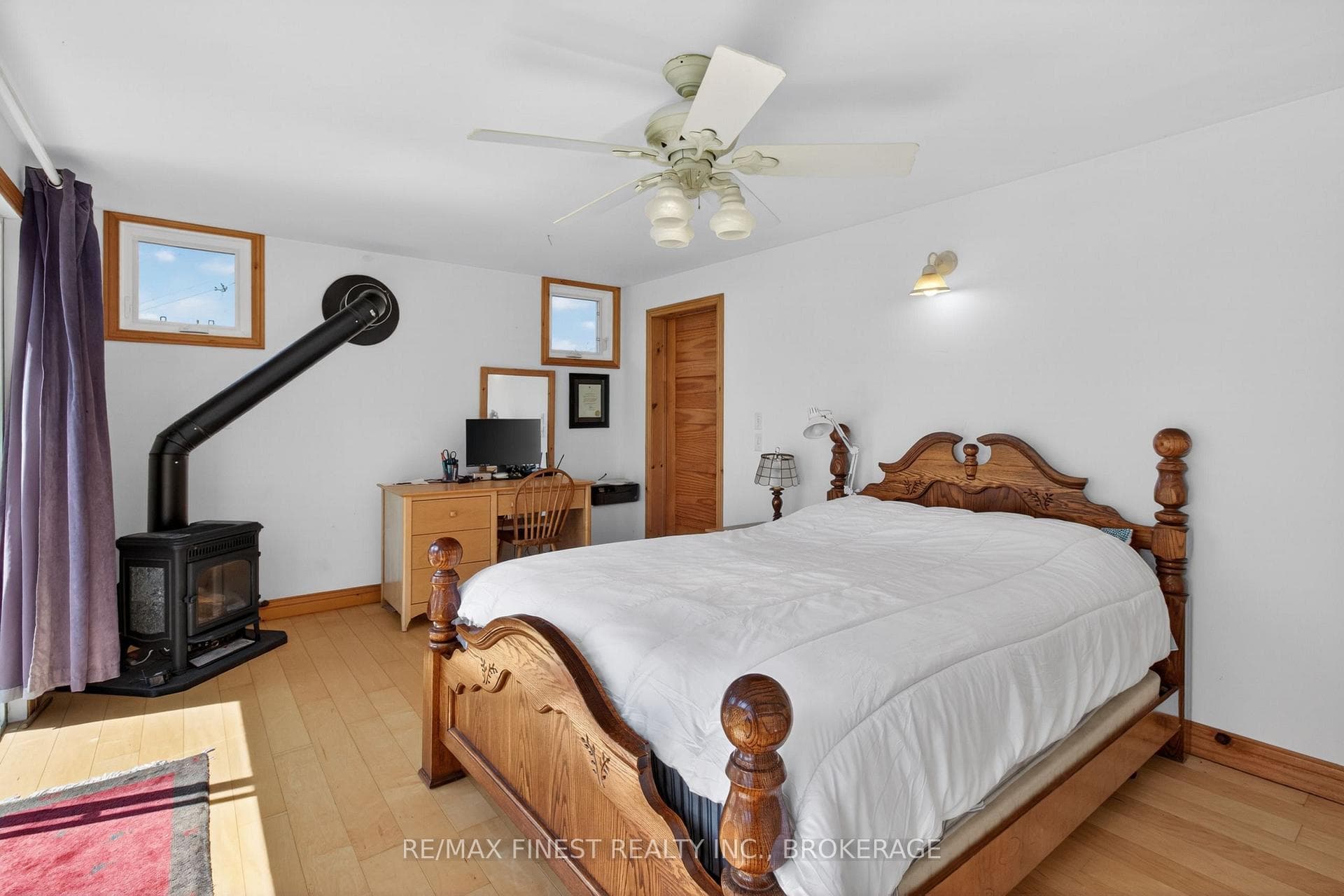648 Third Line Road photo 22