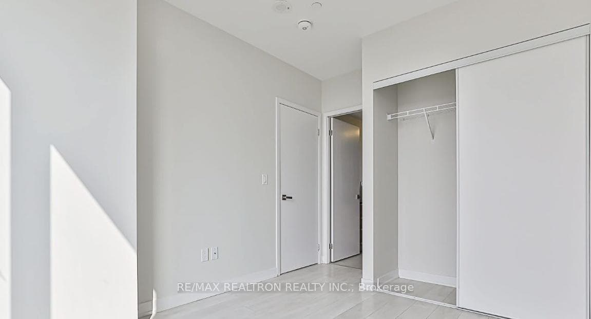 31 Tippett Road Unit 636 photo 24