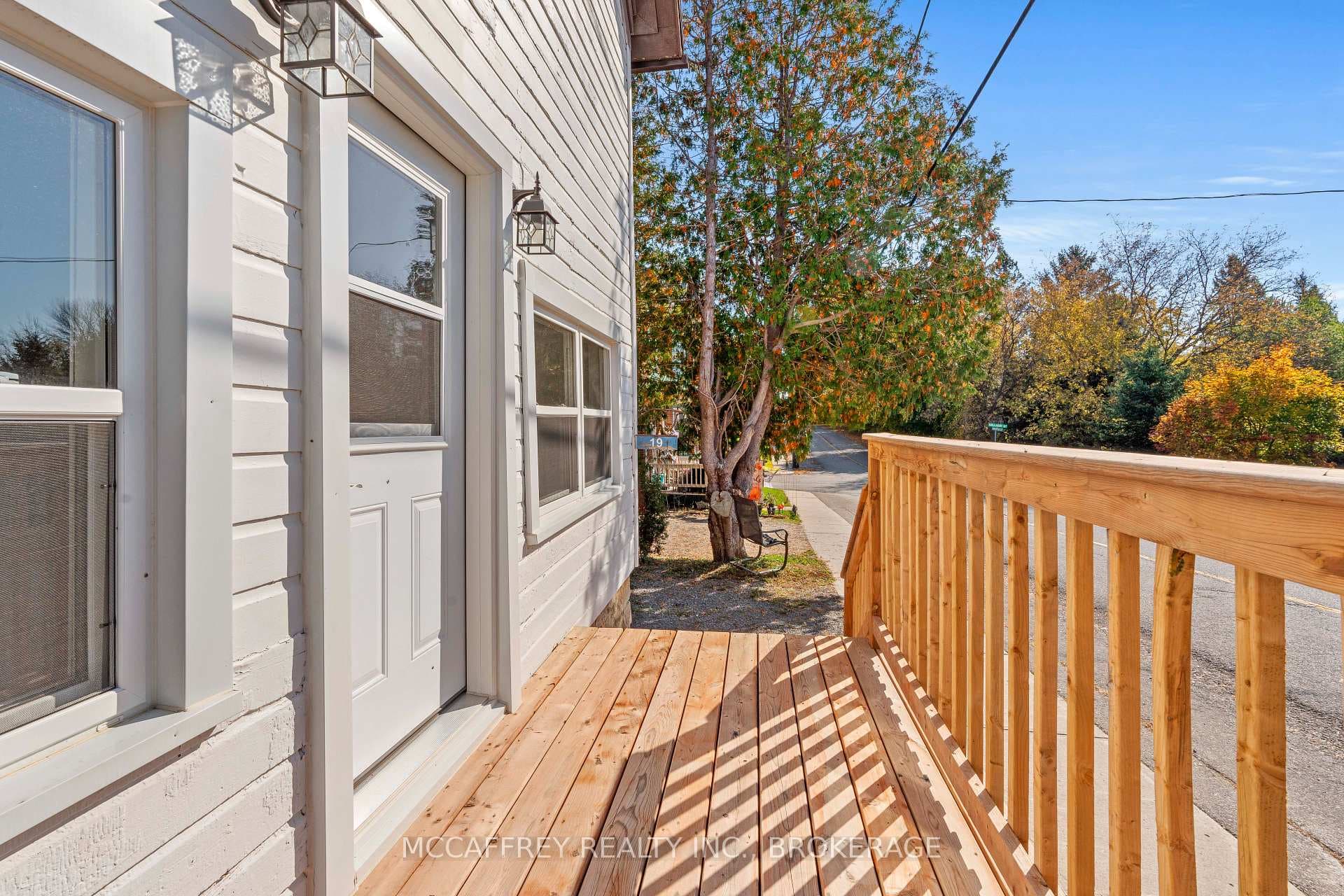 19 KINGSTON Street photo 32
