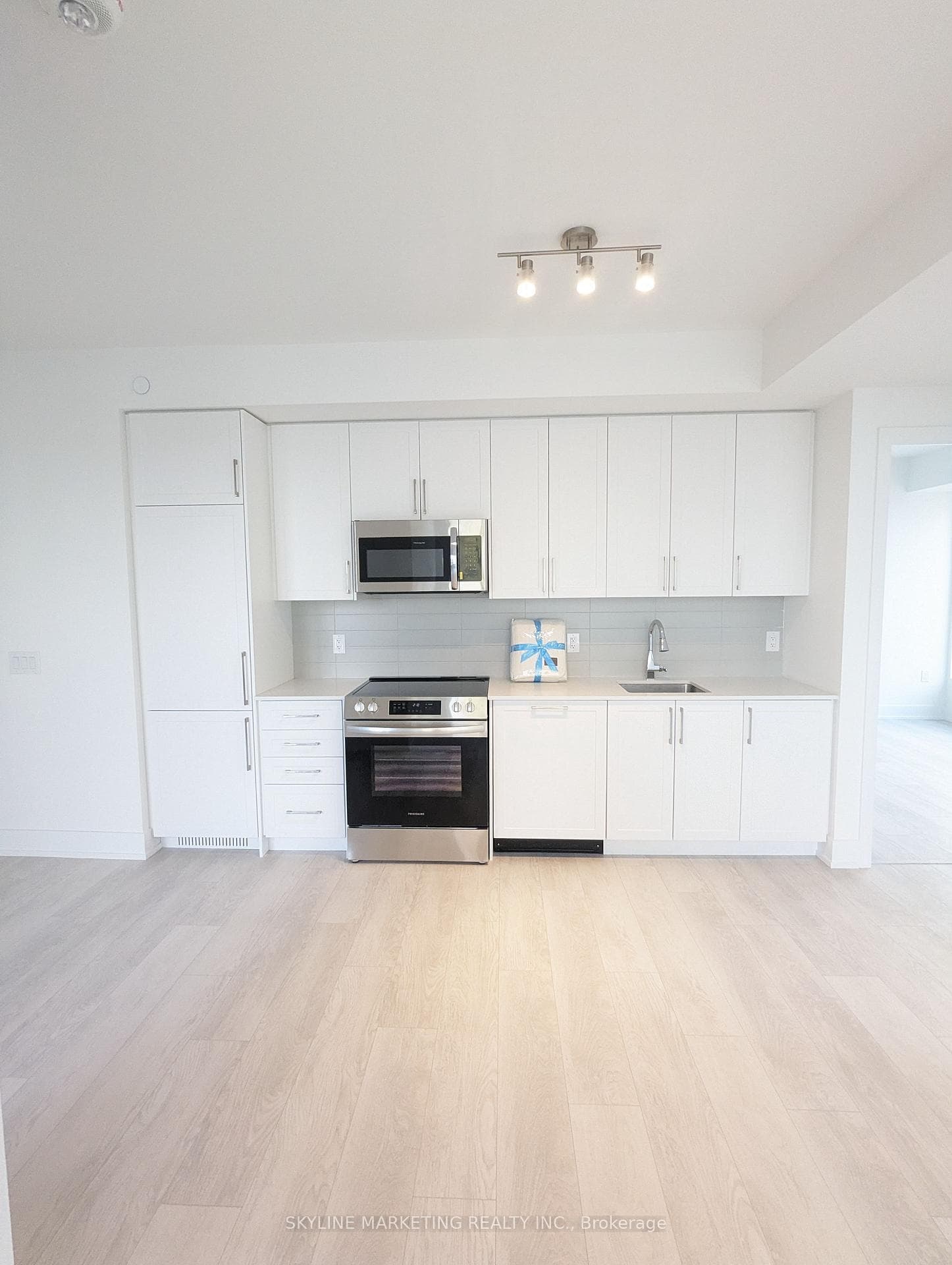 2450 Old Bronte Road Unit 305 photo 1