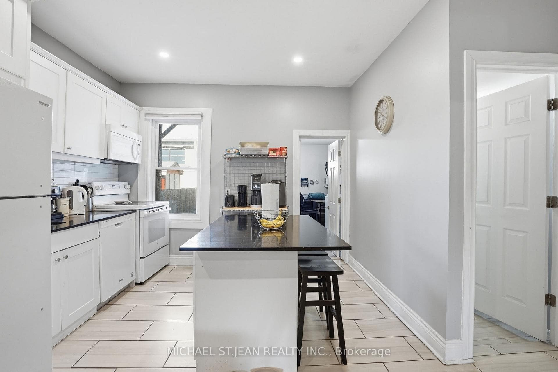 75 Niagara Street photo 10