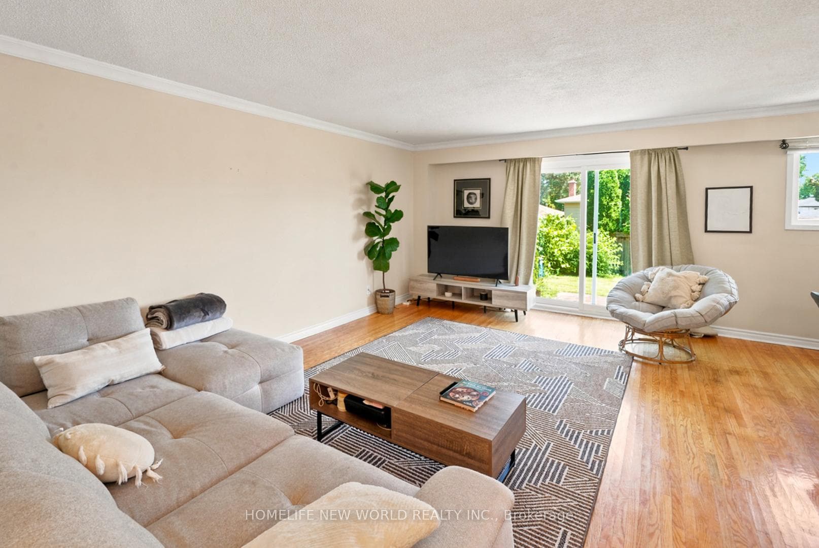 458 Appledore Crescent Unit Upper photo 3