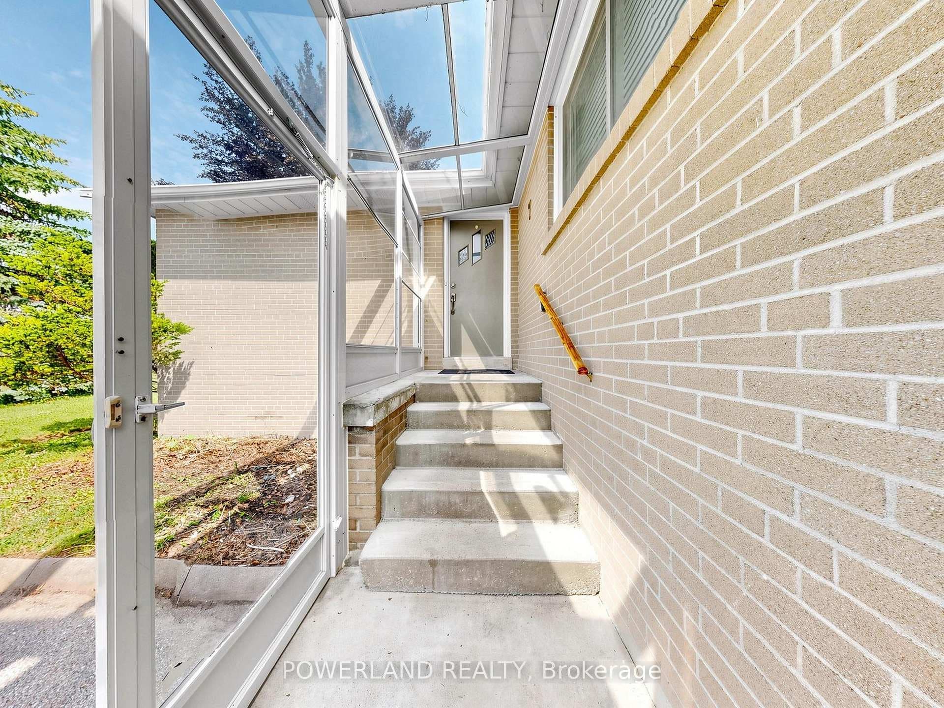 7 Laurentide Avenue photo 8