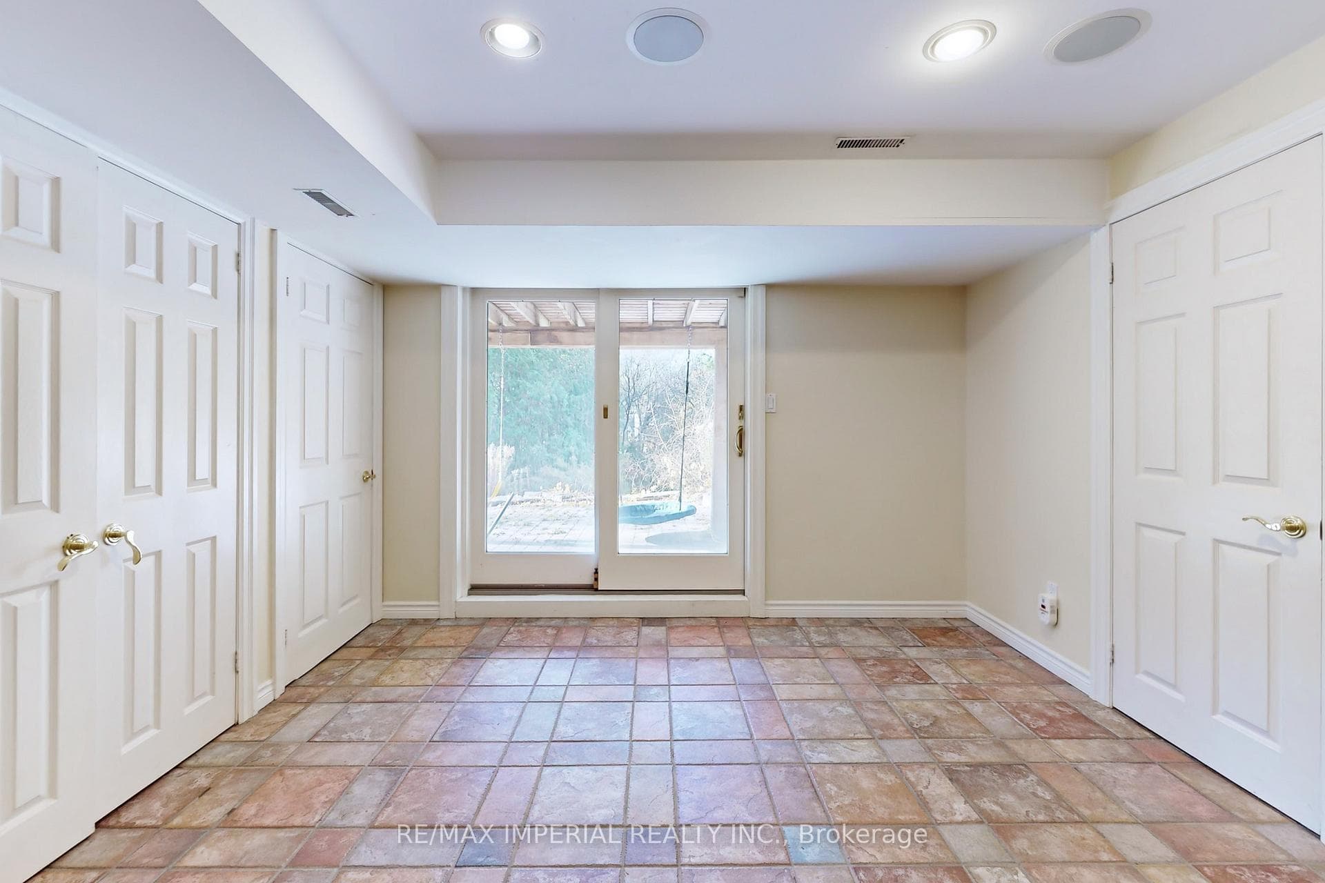 2 Blue Grass Drive photo 31