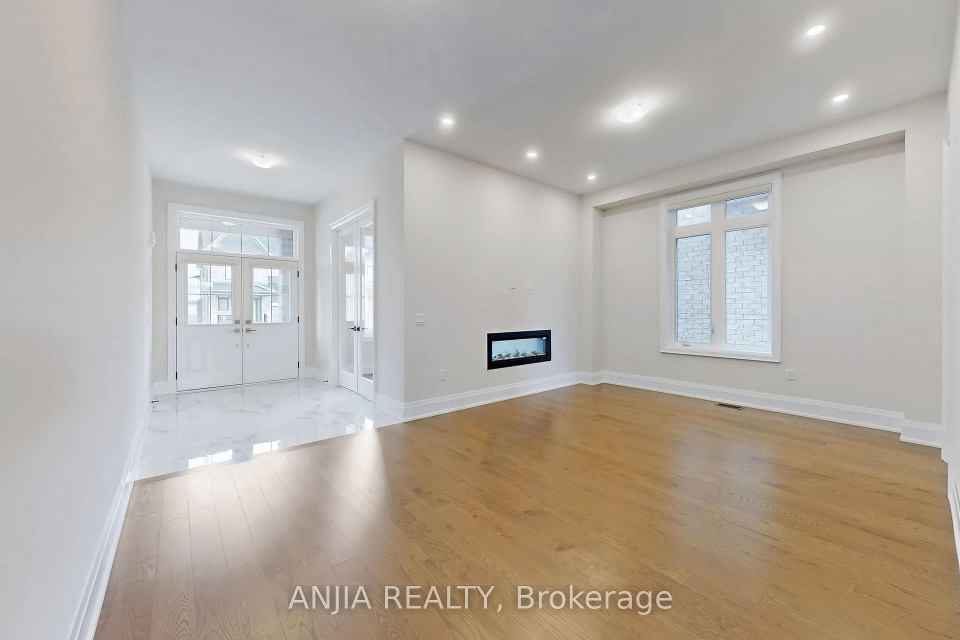 86 Angus Morton Crescent photo 6