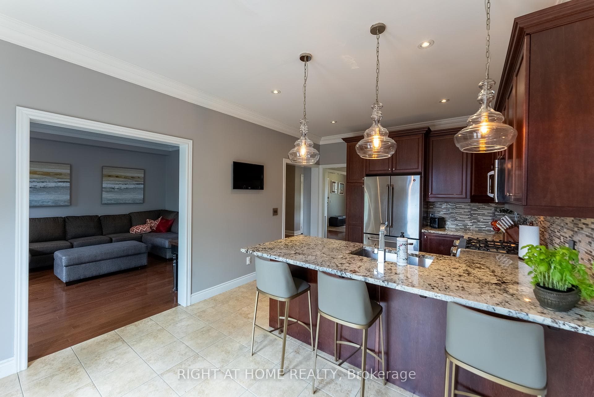 1660 Moyer Avenue photo 11