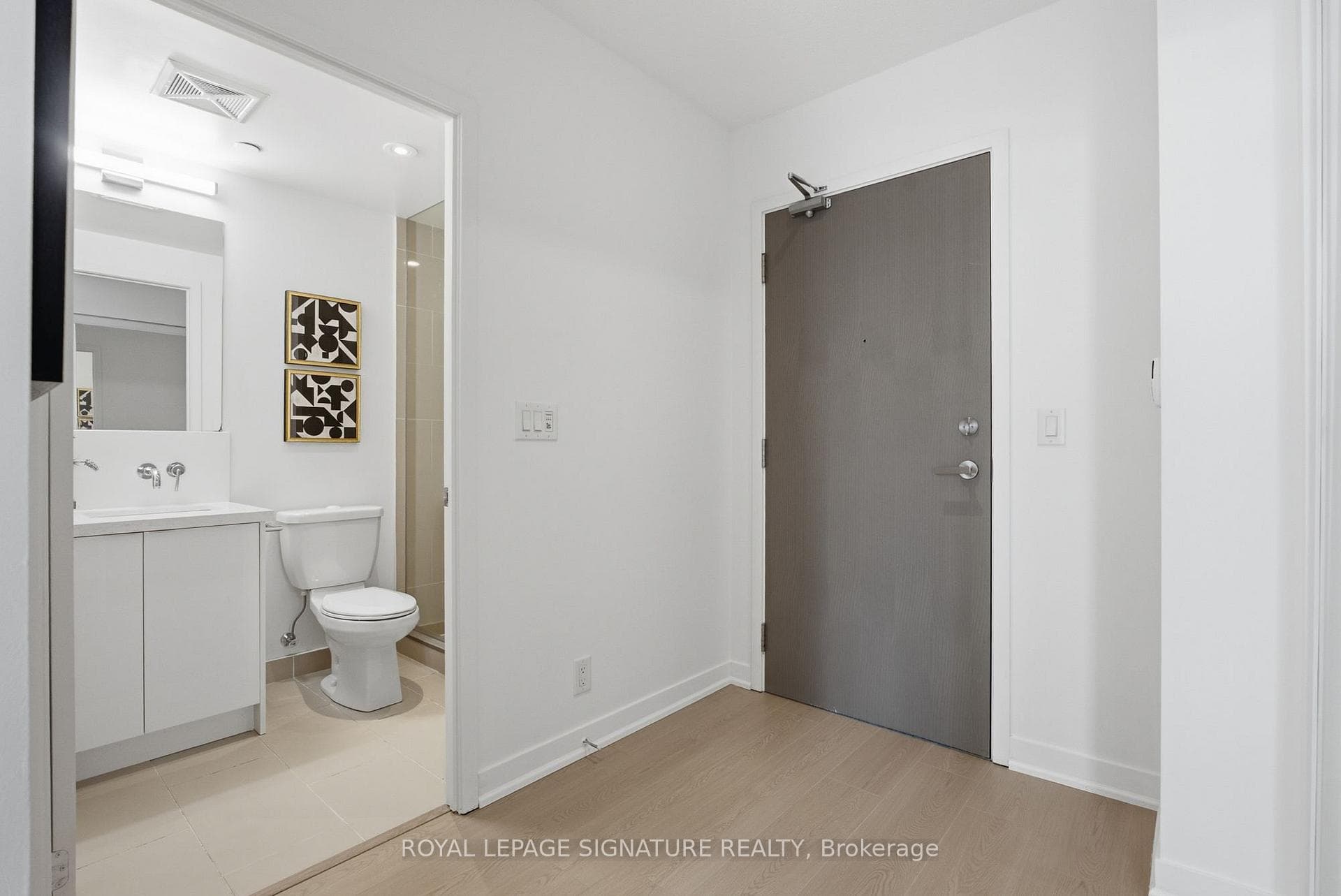 88 Harbour Street Unit 1710 photo 4