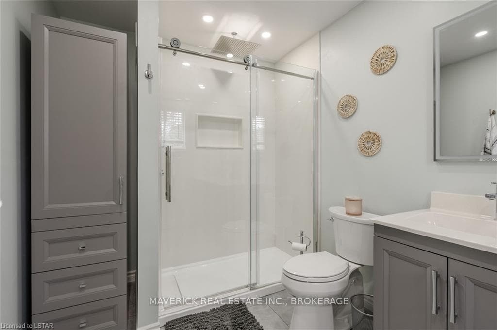 765 BLACKSMITH Street photo 25