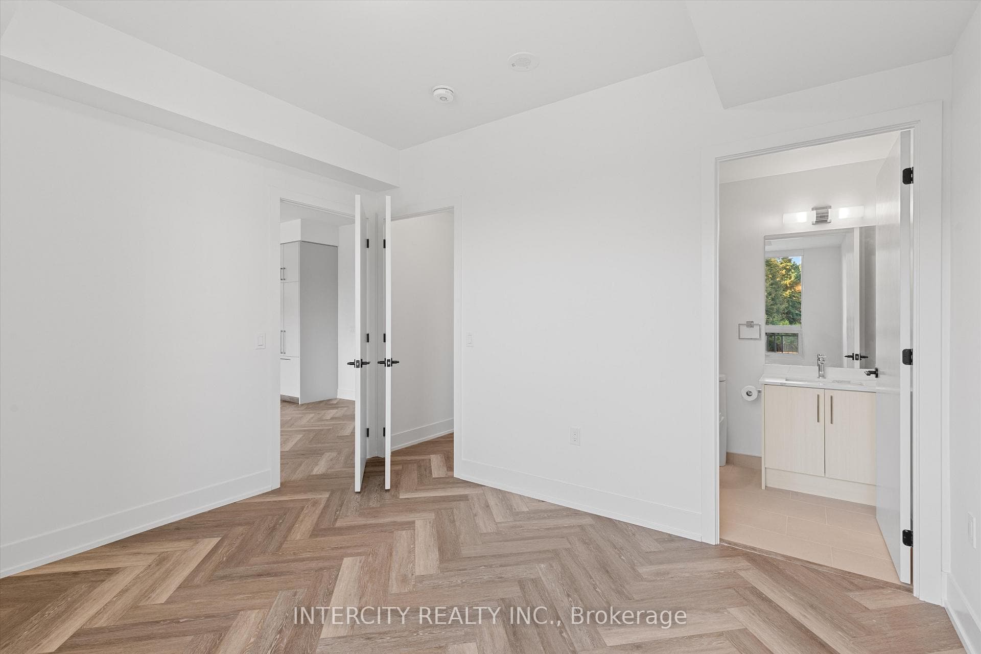 2075 King Road Unit 205 photo 17