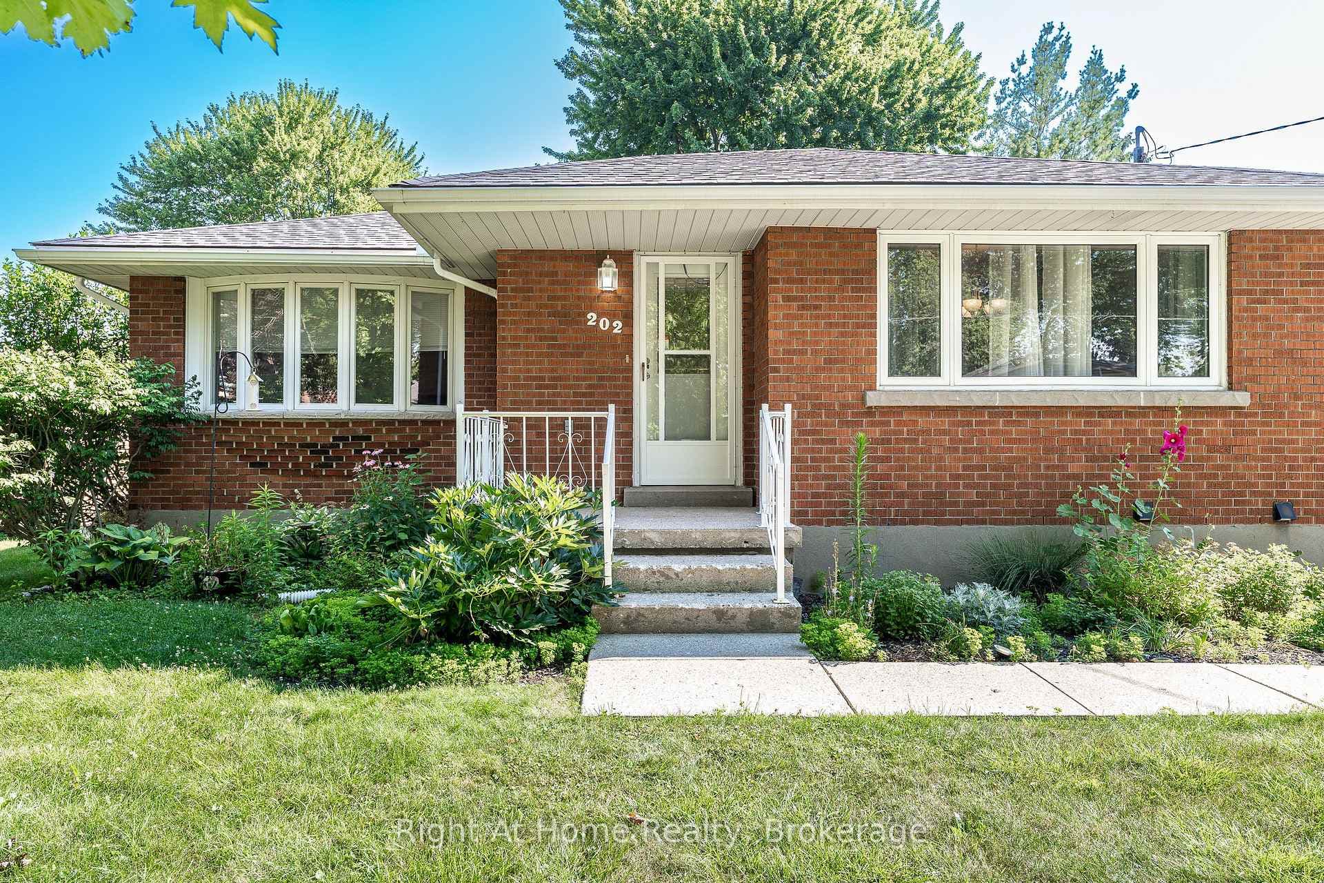 202 Easson Street photo 12