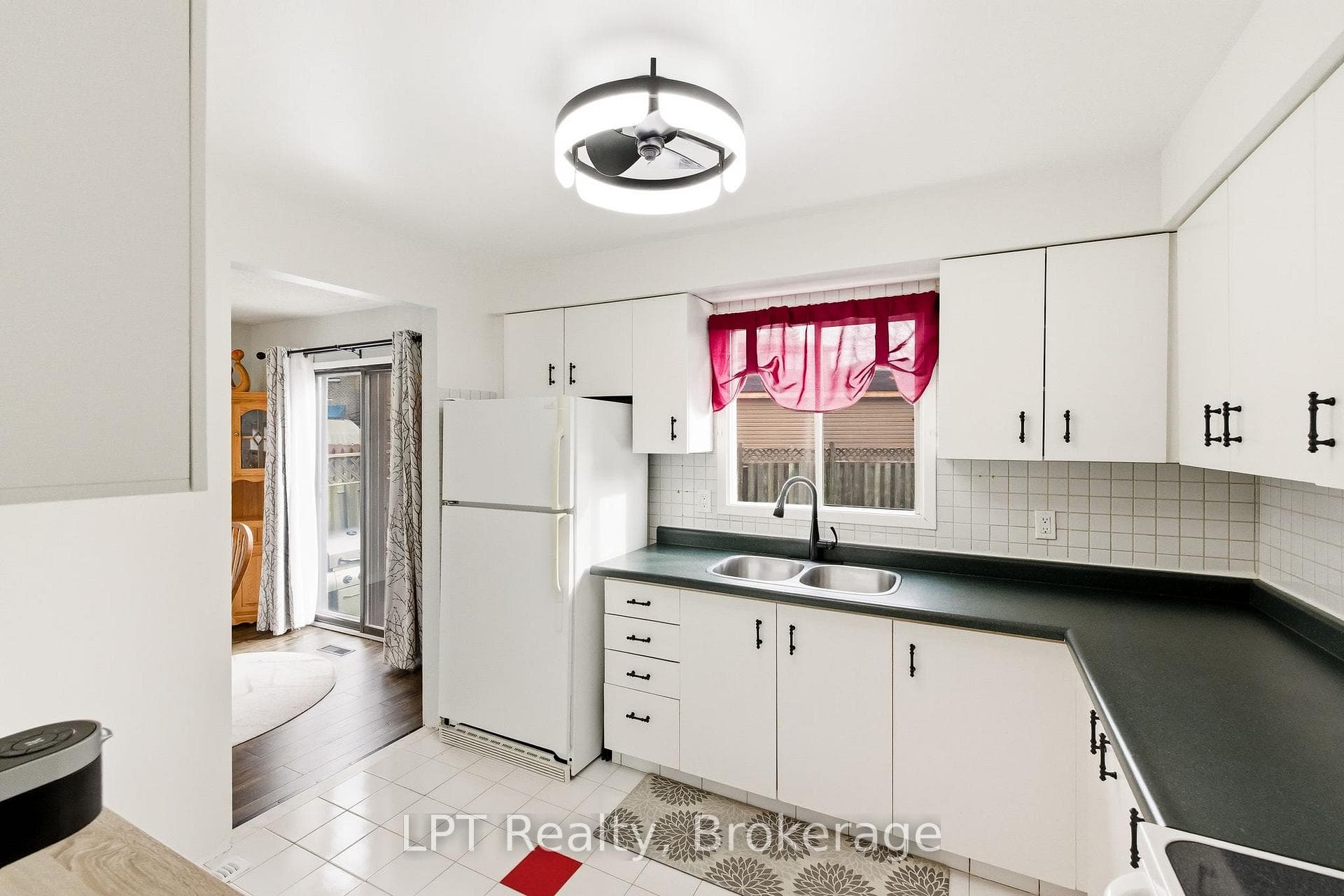152 Ravenscroft Road photo 15