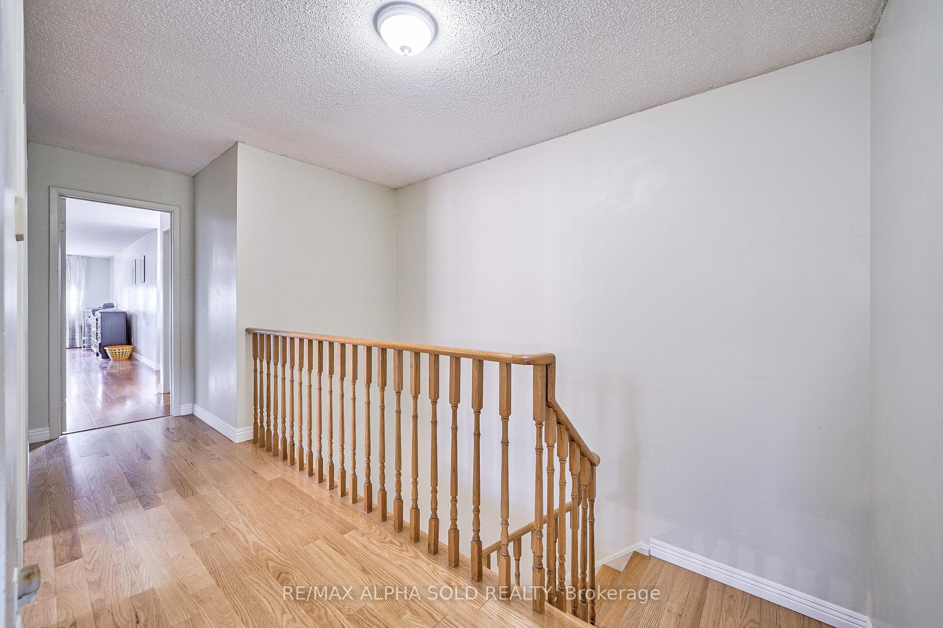 95 Roxanne Crescent photo 18