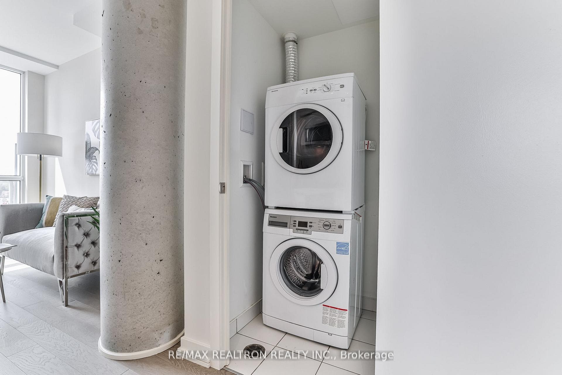 501 St Clair Avenue Unit 618 photo 14