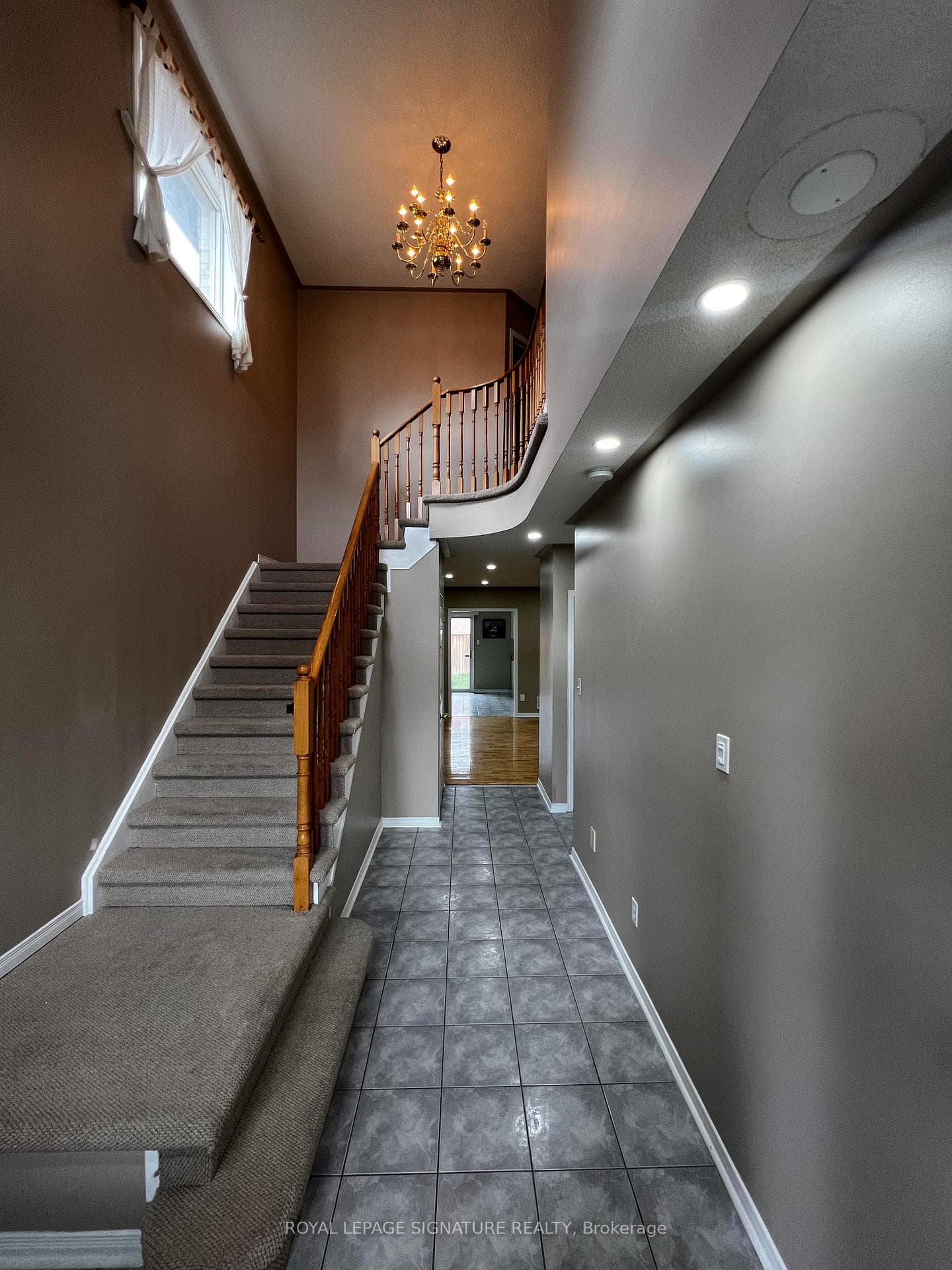 633 Mirage Place photo 2