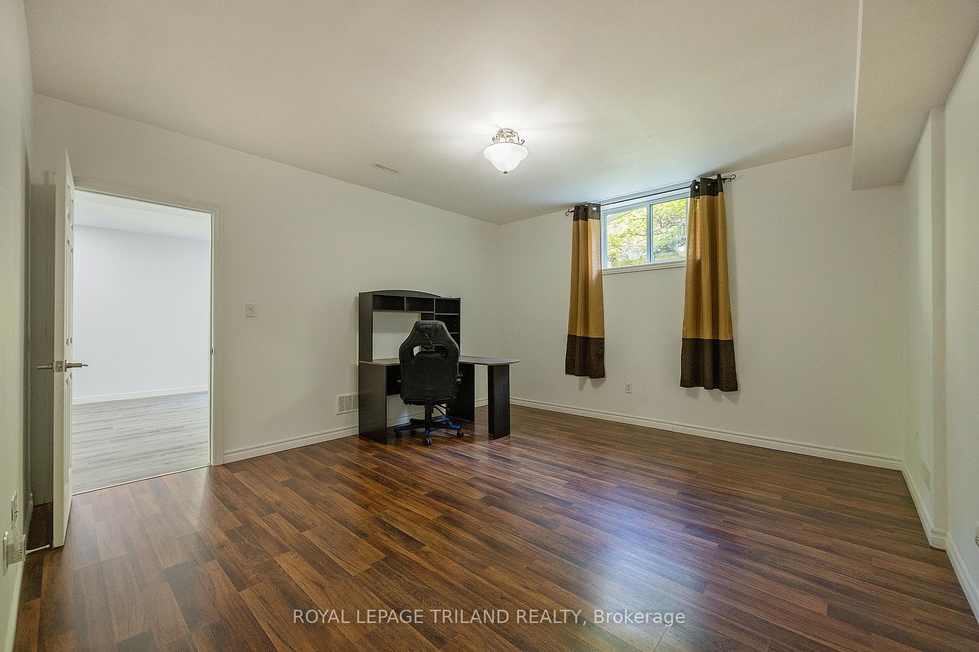 1062 Moy Crescent photo 27