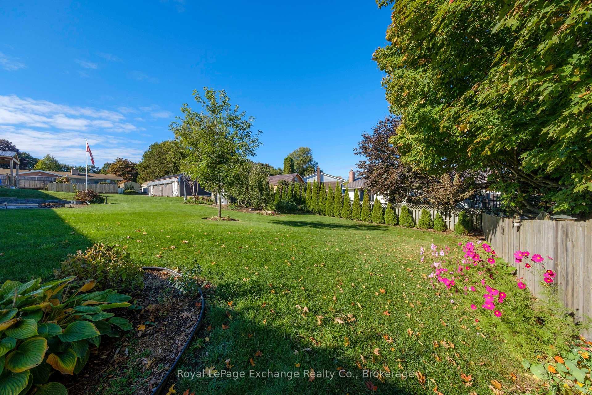 8 Remington Drive photo 28