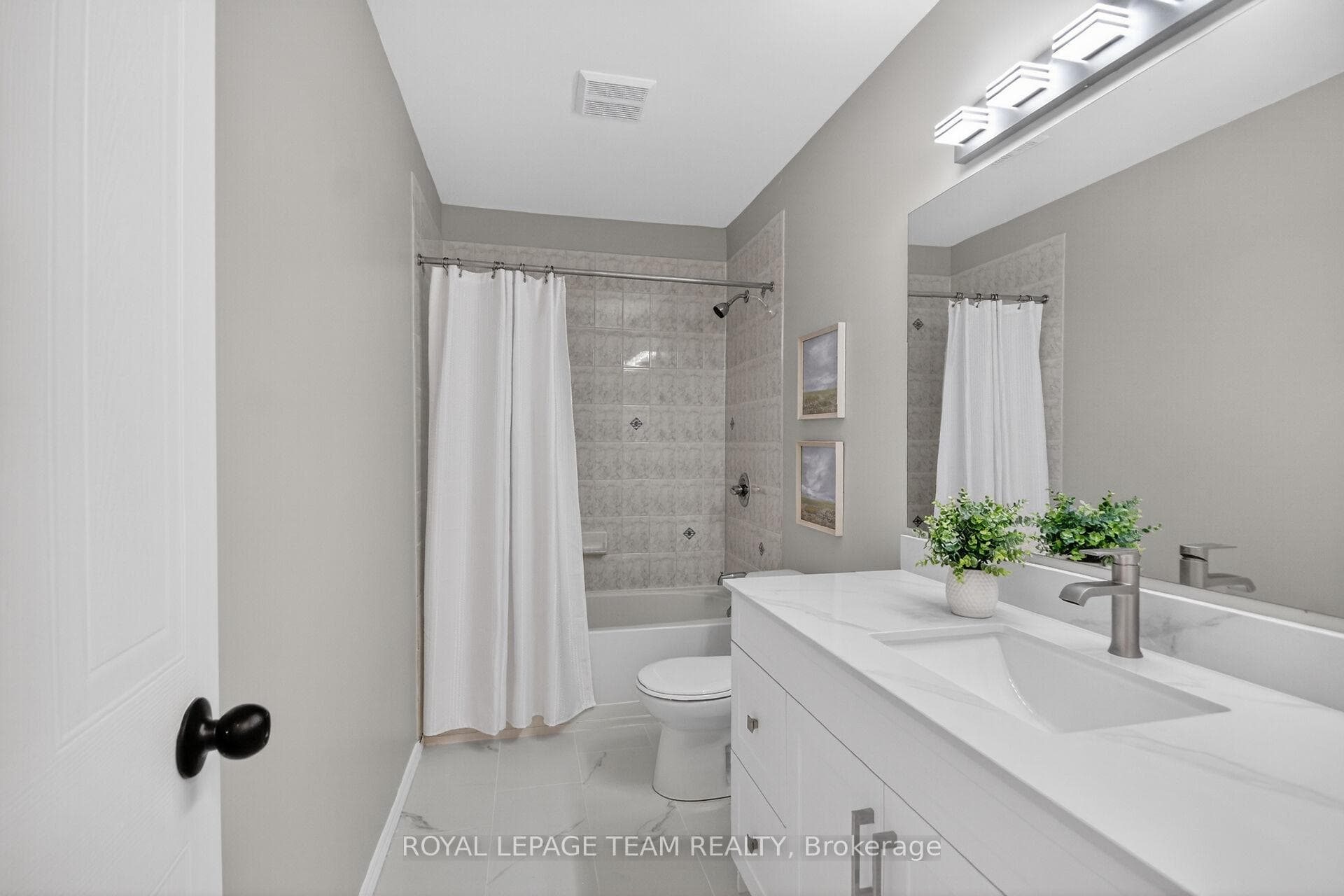 Family 4 pce bathroom